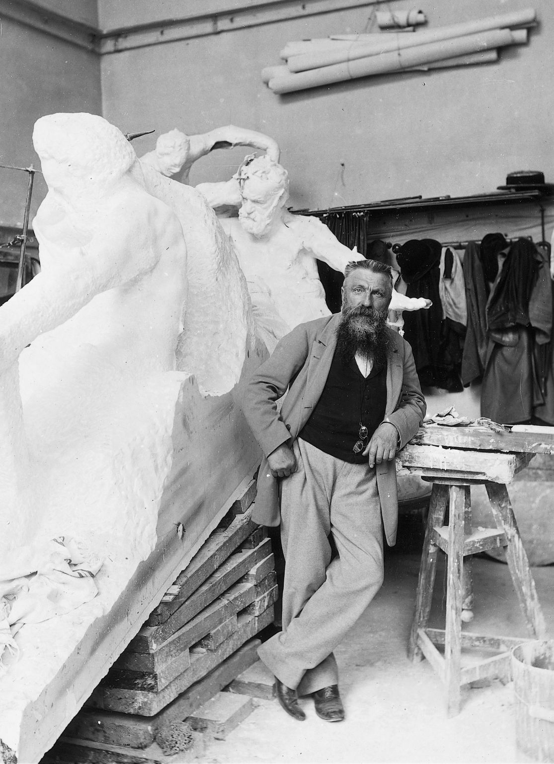 Auguste Rodin dans son atelier