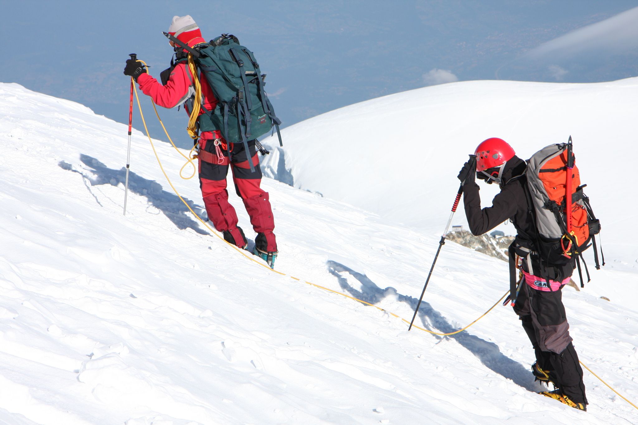 une cordée d’alpinistes