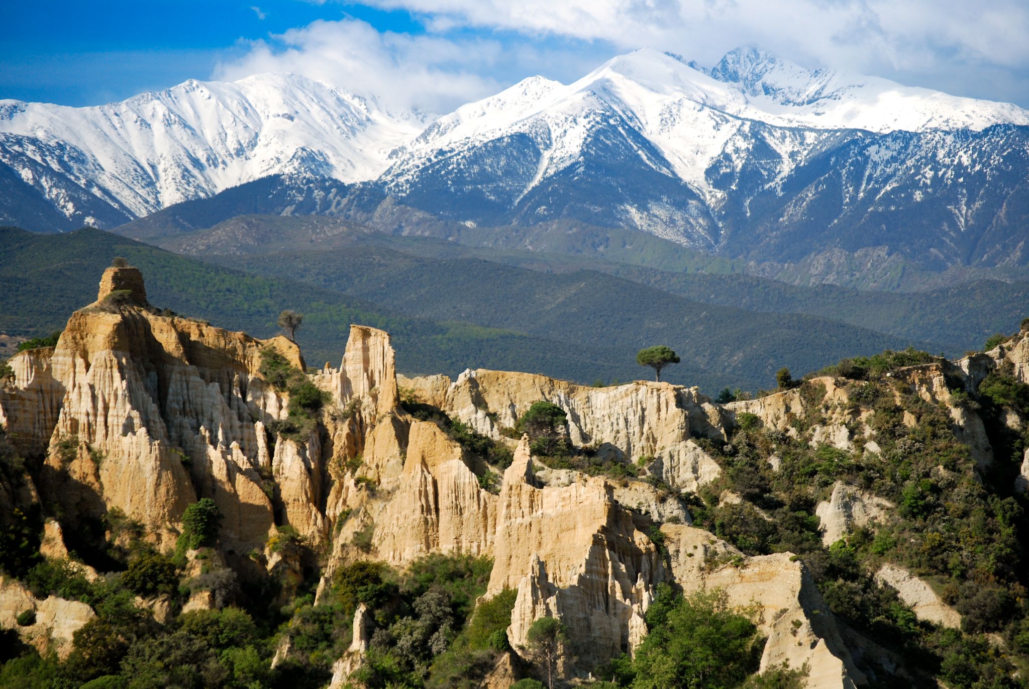 vue du mont Canigou dans les Pyrénées